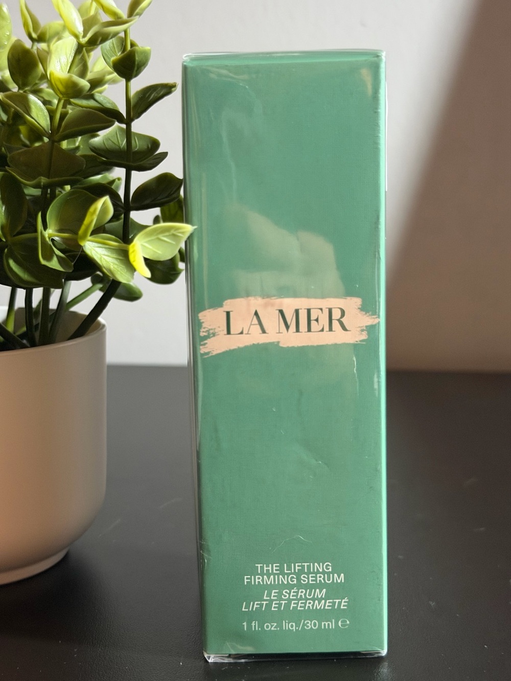 La Mer Lifting Firming Serum in Green and Gold Bottle